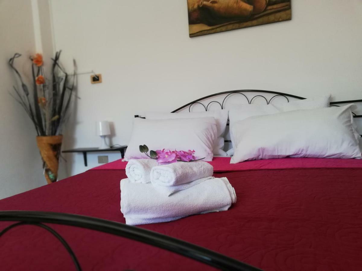 Casa Vacanze Valente ซานตามาเรีย เดล เชโดร ภายนอก รูปภาพ